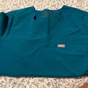 Blue medium one pocket figs scrub top. Worn once